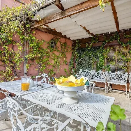 Trevi Legend Penthouse דירה