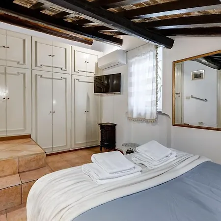 Trevi Legend Penthouse דירה *