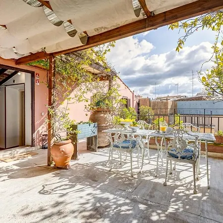 Trevi Legend Penthouse דירה